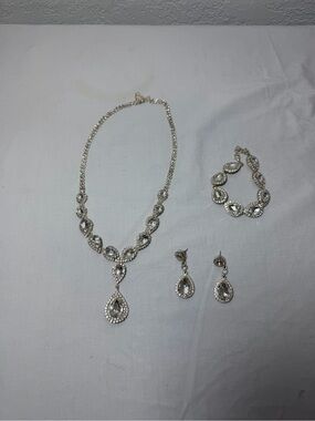 Crystal Teardrop Necklace & Earring Set - Silver Tone